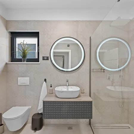 Alex Luxury רוביני