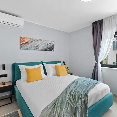 Alex Luxury בית הארחה 4*